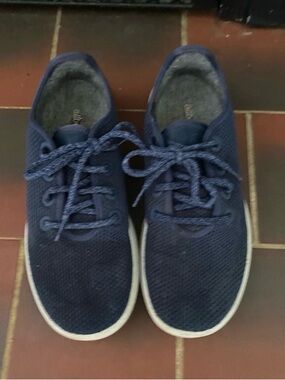 Women’s Allbirds dark blue knit sneakers